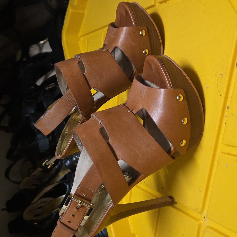 Michael Kors Tan Stralpy Heels